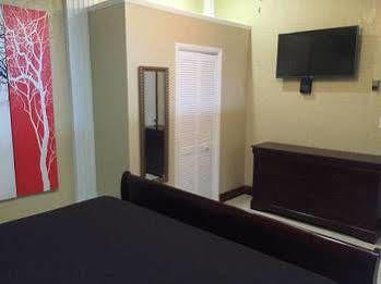 Brownstone 1 Guest house 3*
