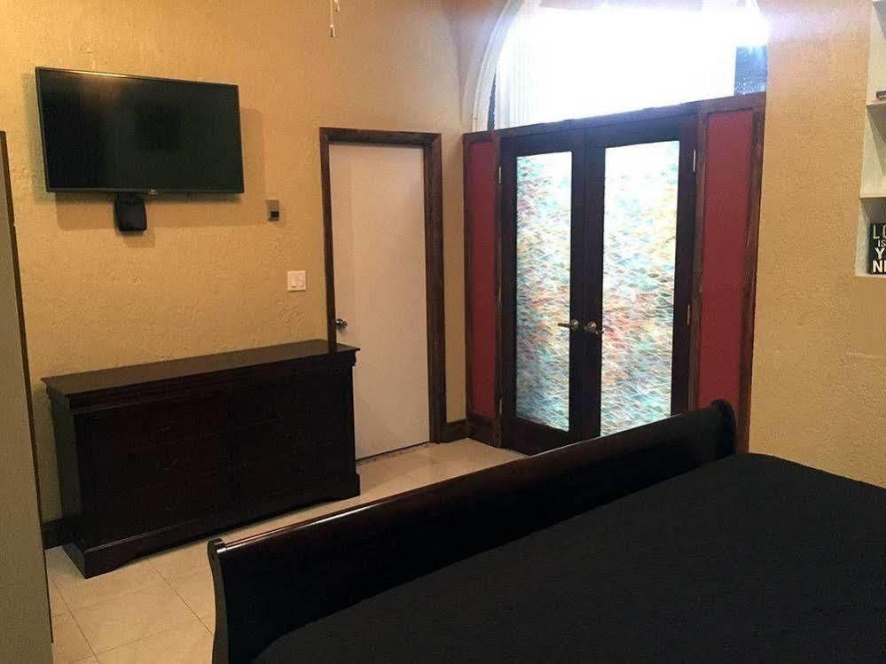Brownstone 1 Guest house 3*